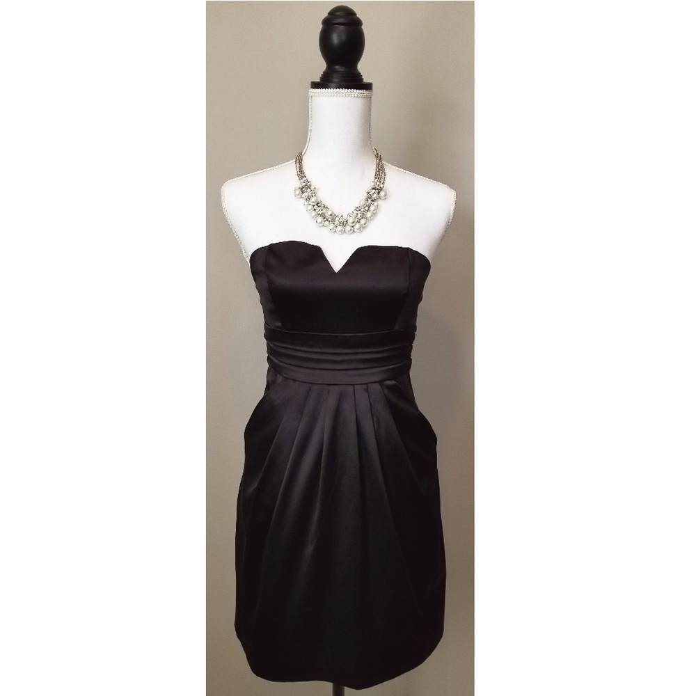 Black Strapless Dress with Pockets
